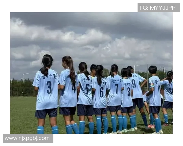 足球星戴露闪耀绿茵场追逐梦想书写青春与荣耀传奇