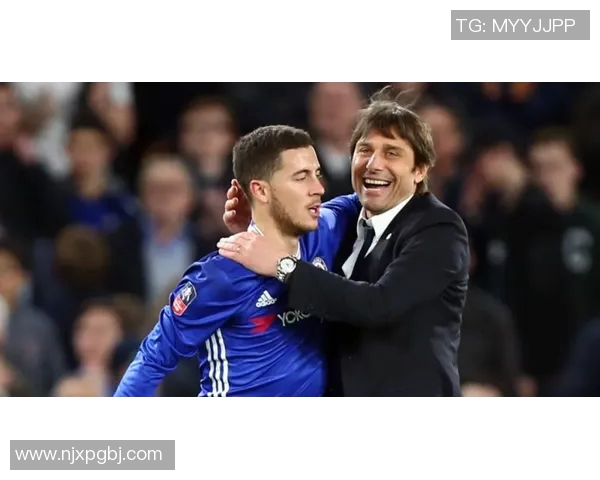 天下足球聚焦：当今足坛十大球星风采与传奇之路解析