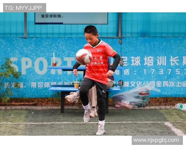 足球小将梦回绿茵场 球星风采跃然纸上 勇气与激情的完美结合